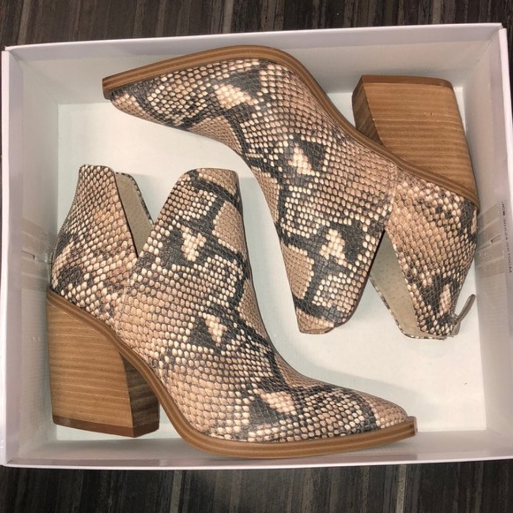 NWT Steve Madden CAMRYN tan snake bootie sz 7